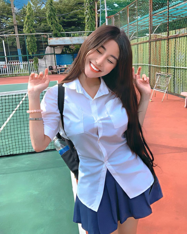 Võ Ngọc Trân khoe ảnh đi biển sexy, vòng eo nhỏ đến khó tin khiến chị em phát thèm