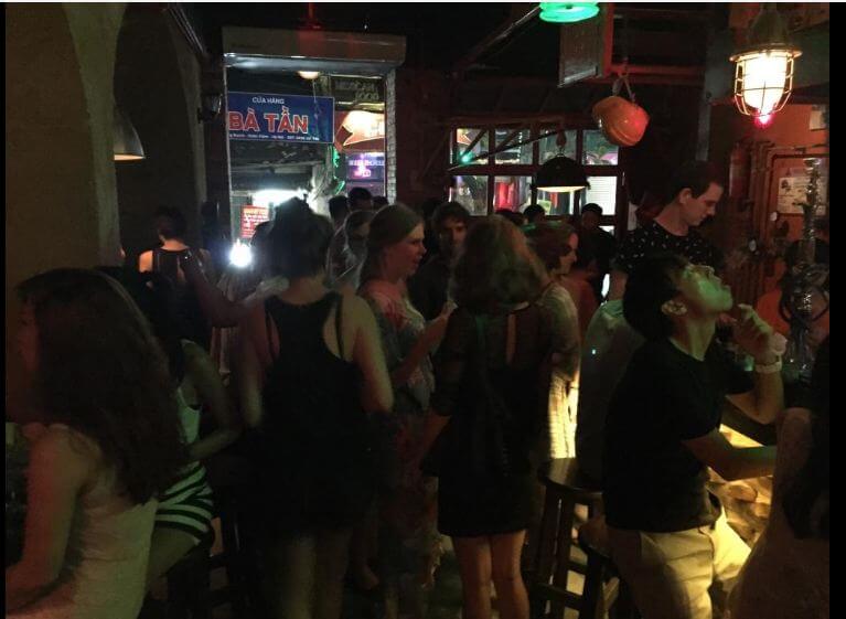 Pub Tây ở Hà Nội
