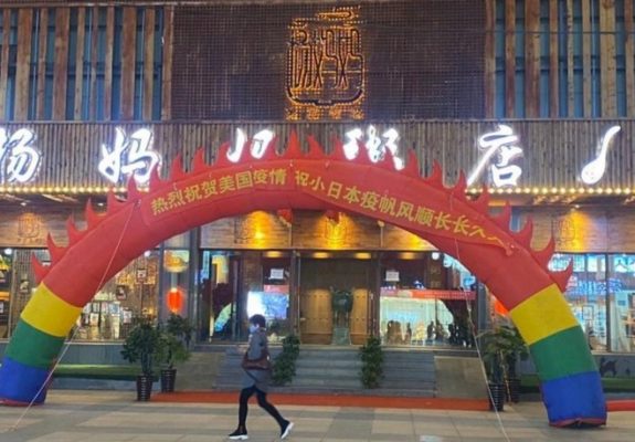 Nha hang Trung Quoc gay phan no vi 'an mung' dich bung phat o My, Nhat hinh anh 1 w110.jpg