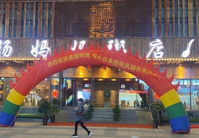 Nha hang Trung Quoc gay phan no vi 'an mung' dich bung phat o My, Nhat hinh anh 1 w110.jpg